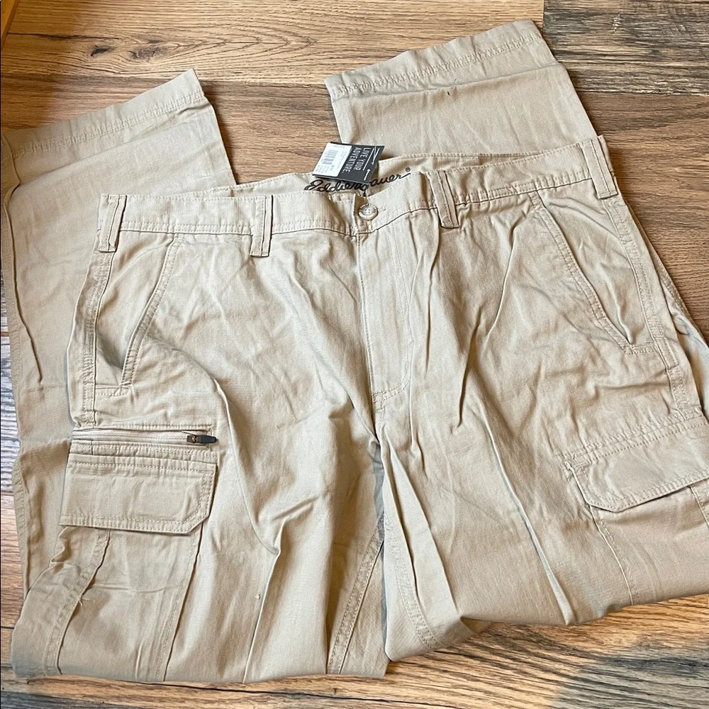 Eddie Bauer Versa Trex Cargo Pants light khaki 38 x 32 - Picture 2 of 5